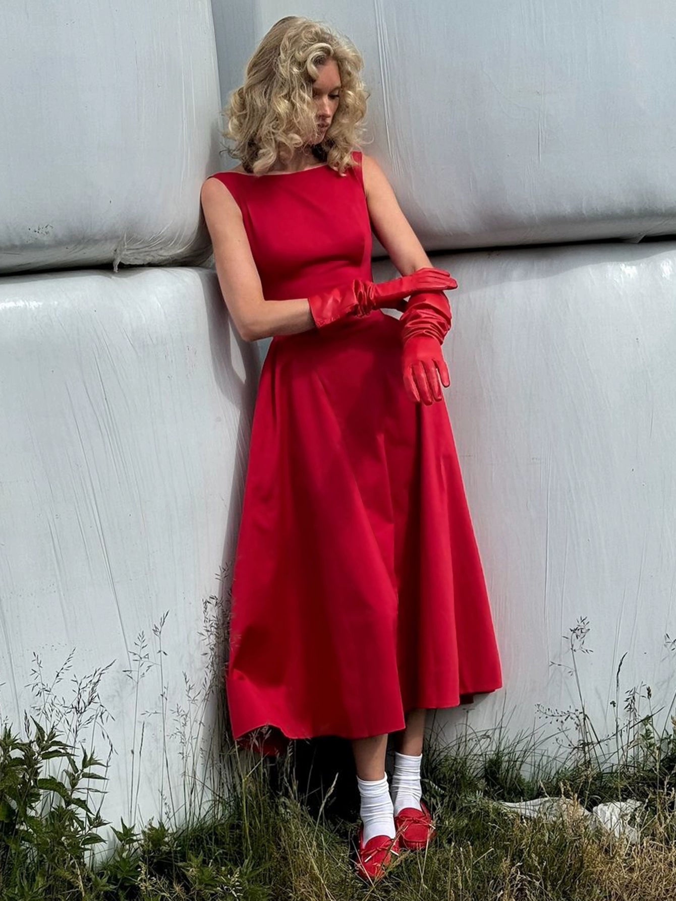 Hepburn Sleeveless Temperament Waist Slim Dress