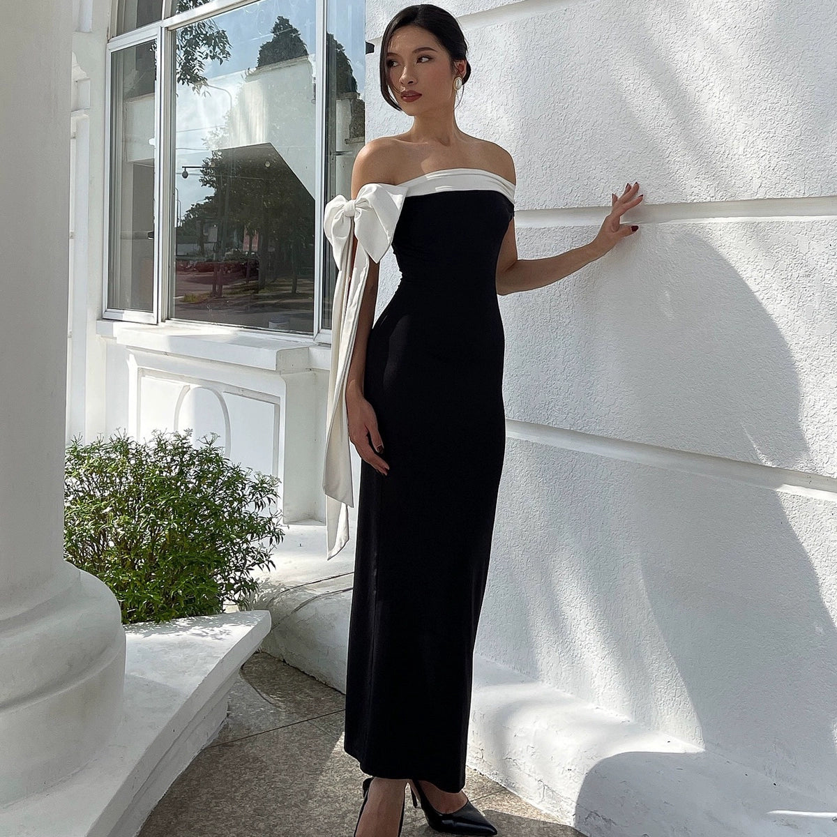 The Banquet Elegant Off-shoulder Hip-wrapping Long Dress