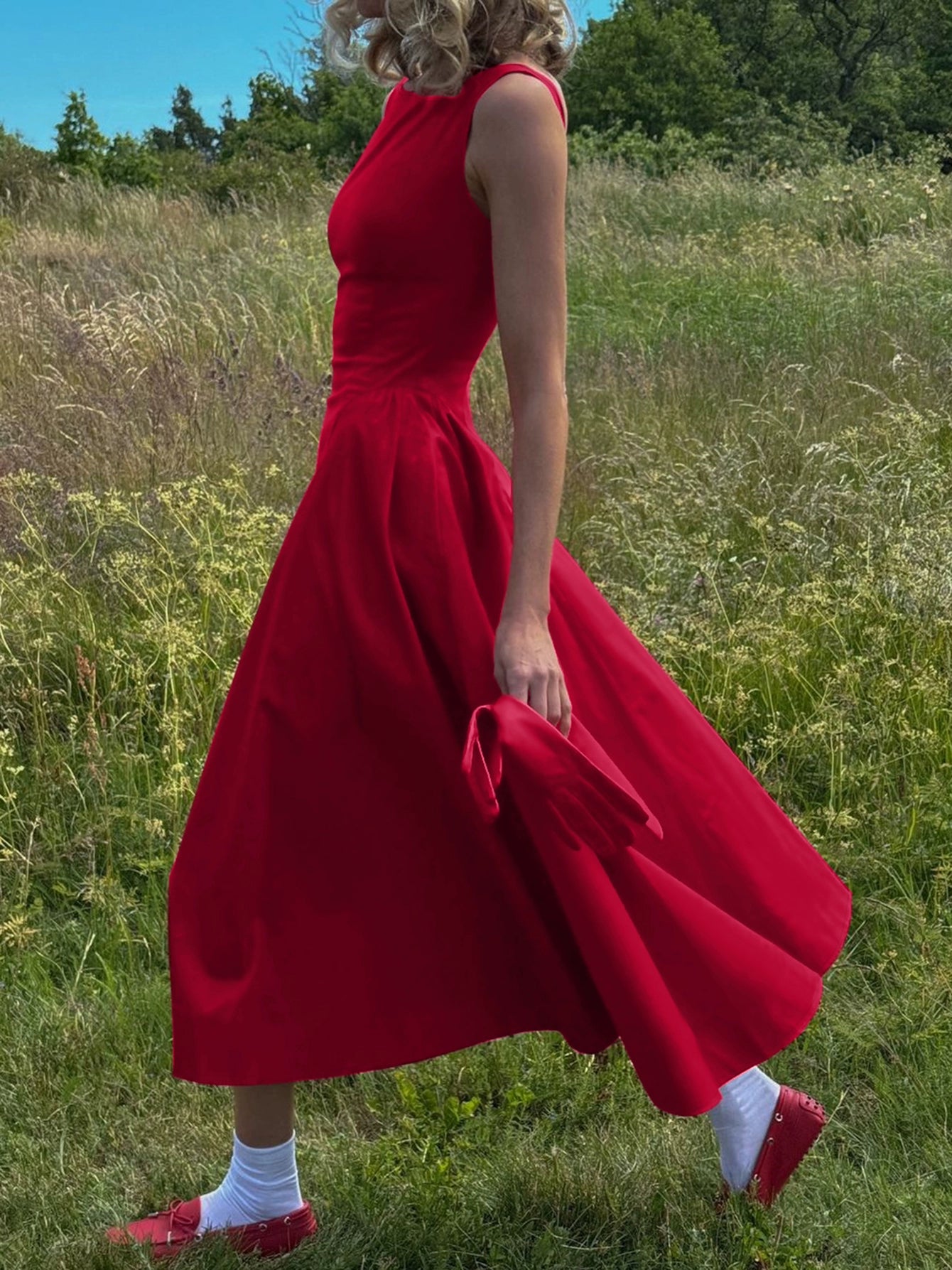 Hepburn Sleeveless Temperament Waist Slim Dress