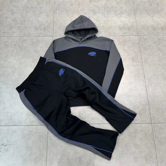SYNA WORLD Syna Logo TRACKSUIT [Black]
