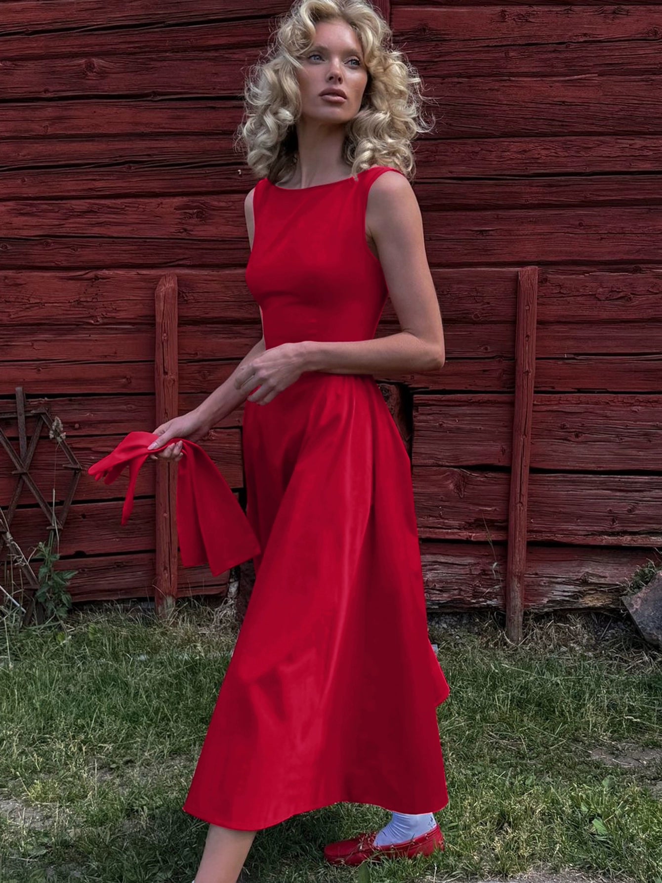 Hepburn Sleeveless Temperament Waist Slim Dress